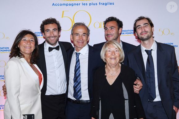 Exclusif - La famille Kretz : "L'Agence" sur TMC : Sandrine Kretz, Martin Kretz, Olivier Kretz, Majo (la grand-mère), Valentin et Louis - Soirée de gala des 50 ans de la Fondation Claude Pompidou à l'Hôtel Marcel Dassault à Paris le 12 avril 2022. © Rachid Bellak / LMS / Bestimage