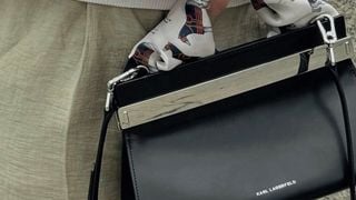 Les bijoux de sac sont plus que jamais de retour : cette tendance Y2K que l'on n'avait pas vue venir !