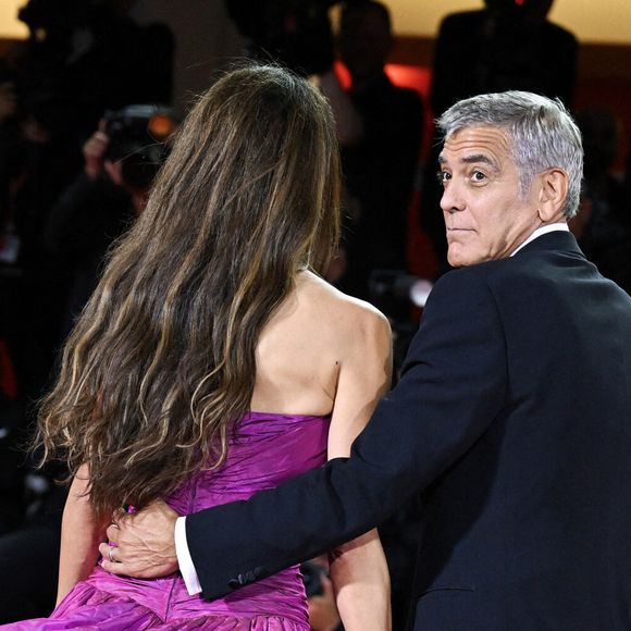 George Clooney et Amal Clooney assistent à la première de "Jay Kelly" au Festival international du film de Venise au Lido de Venise, le 28 août 2025. 

Photo : Aurore Marechal / ABACAPRESS.COM