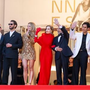 Le couple venait assister à la projection du film Histoires parallèles d'Asghar Farhadi.

India Hair (Bijoux Tasaki), Alexandre Mallet-Guy, Pierre Niney, Virginie Efira, Isabelle Huppert, Asghar Farhadi, Adam Bessa, Thierry Frémaux, Vincent Cassel - Montée des marches du film " Histoires parallèles " lors du 79ème Festival International du Film de Cannes, le 14 mai 2026. © Olivier Borde / Bestimage
