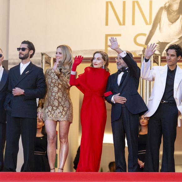 Le couple venait assister à la projection du film Histoires parallèles d'Asghar Farhadi.

India Hair (Bijoux Tasaki), Alexandre Mallet-Guy, Pierre Niney, Virginie Efira, Isabelle Huppert, Asghar Farhadi, Adam Bessa, Thierry Frémaux, Vincent Cassel - Montée des marches du film " Histoires parallèles " lors du 79ème Festival International du Film de Cannes, le 14 mai 2026. © Olivier Borde / Bestimage