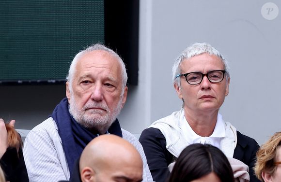 François Berléand et sa femme Alexia Stresi dans les tribunes lors des Internationaux de France de Tennis de Roland Garros 2025, à Paris, France, le 27 mai 2025. © Jacovides-Moreau/Bestimage