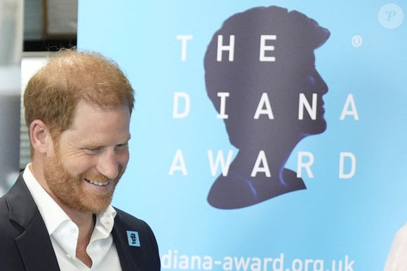 Le duc de Sussex lors d'une visite pour participer à une table ronde sur l'impact positif de l'action sociale sur la santé mentale avec quatre jeunes impliqués dans le Prix Diana, à Salisbury Square, au centre de Londres. © PA Photos/ABACA