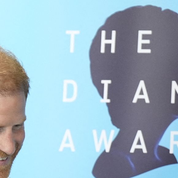 Le duc de Sussex lors d'une visite pour participer à une table ronde sur l'impact positif de l'action sociale sur la santé mentale avec quatre jeunes impliqués dans le Prix Diana, à Salisbury Square, au centre de Londres. © PA Photos/ABACA