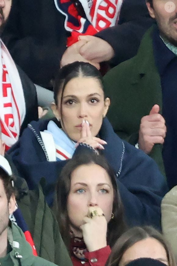 Exclusif - Iris Mittenaere lors du match de rugby du Tournoi des Six Nations France contre Angleterre au Stade de France à Saint-Denis le 14 mars 2026.

Photo : AGENCE / BESTIMAGE