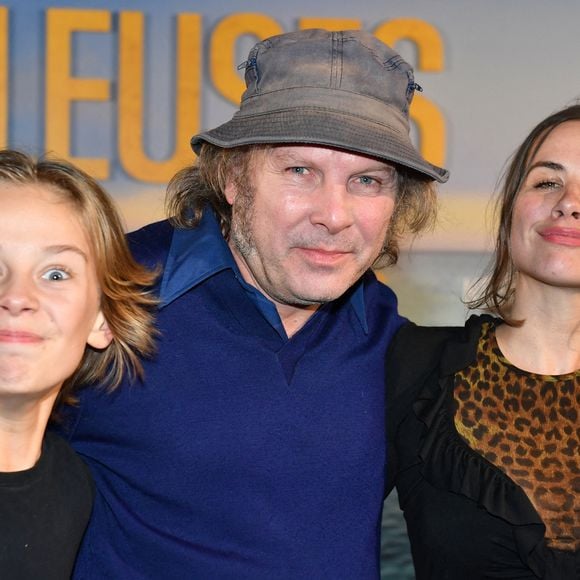 Le jeune Billy, 14 ans, est né des amours entre Philippe Katerine et Julie Depardieu. 

Billy, le fils de Philippe Katrine et Julie Depardieu, Philippe Katerine, sa fille Edie Blanchard - Avant-première du film "Voleuses" diffusé sur Netflix.
Paris le 24 octobre 2023. © Veeren / Bestimage