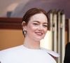 Un journaliste a interpelé Emma Stone pour lui rappeler un échange qu'ils avaient eu l'an dernier au même endroit.
Emma Stone - Montée des marches du film « Eddington » lors du 78ème Festival International du Film de Cannes, au Palais des Festivals à Cannes. Le 16 mai 2025
© Jacovides-Moreau / Bestimage