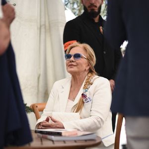 Sylvie Vartan - Festival des Livres et des Artistes organisé par l'association "Lecture pour Tous" engagée dans la lutte contre l'illettrisme au Mail Branly à Paris le 3 juillet 2022.
© Pierre Perusseau / Jack Tribeca / Bestimage