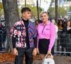 Après avoir admiré les différentes robes portées par la chanteuse et ses bijoux soigneusement choisis, un autre détail attire désormais tous les regards : son bouquet de mariée. 

Louane Emera et son compagnon Florian Rossi arrivent au défilé de mode Miu Miu lors de la Fashion Week printemps/été 2022 à Paris, France, le 5 octobre 2021. © Veeren Ramsamy-Christophe Clovis/Bestimage