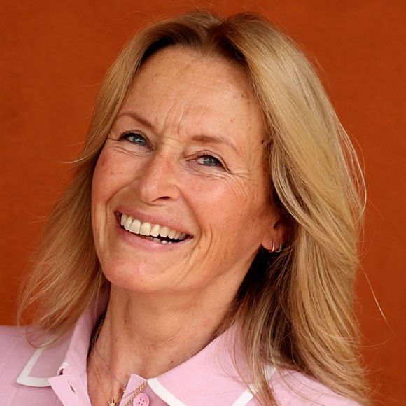 Face à Isabelle Ithurburu, Estelle Lefébure a pu en dire davantage sur l’envers du décor du métier de mannequin qu'elle connaît très bien.

Estelle Lefébure au photocall du village lors des Internationaux de France de Tennis de Roland Garros à Paris. © Dominique Jacovides/Bestimage