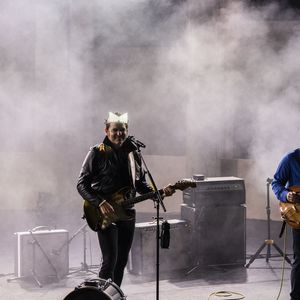 Exclusif - M (Matthieu Chedid) accompagné de sa sœur Anna et de son frère Joseph en concert inédit et unique, en acoustique au Théâtre de Verdure lors de l'ouverture de la 41ème édition du Festival de Ramatuelle le 1er aout 2025. © Cyril Bruneau / Festival de Ramatuelle / Bestimage