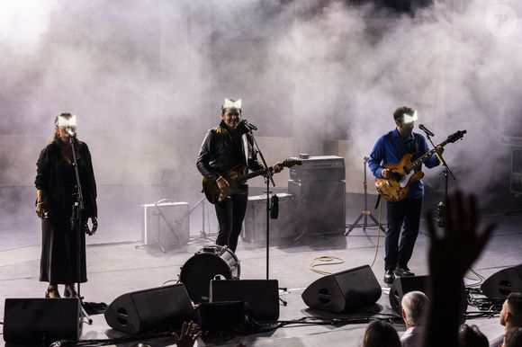 Exclusif - M (Matthieu Chedid) accompagné de sa sœur Anna et de son frère Joseph en concert inédit et unique, en acoustique au Théâtre de Verdure lors de l'ouverture de la 41ème édition du Festival de Ramatuelle le 1er aout 2025. © Cyril Bruneau / Festival de Ramatuelle / Bestimage