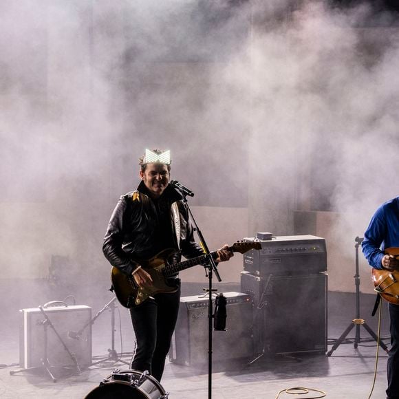 Exclusif - M (Matthieu Chedid) accompagné de sa sœur Anna et de son frère Joseph en concert inédit et unique, en acoustique au Théâtre de Verdure lors de l'ouverture de la 41ème édition du Festival de Ramatuelle le 1er aout 2025. © Cyril Bruneau / Festival de Ramatuelle / Bestimage