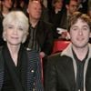 Pour l’occasion, Thomas Dutronc a sorti une bouteille de Château Cheval Blanc 2014 estimée à plus de 500 euros

Archives - Au Zénith, Françoise Hardy et son fils Thomas Dutronc.