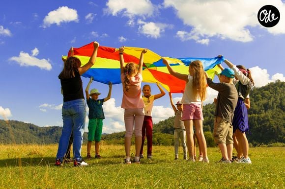 À l’inverse, une famille nombreuse peut être très heureuse lorsqu’elle correspond aux attentes et aux conditions de vie des parents.

Photo prise par Artem Kniaz / Unsplash