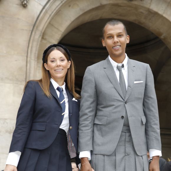 Le chanteur Stromae (Paul van Haver) et sa femme Coralie Barbier - Arrivées au défilé Thom Browne Collection Femme Prêt-à-porter Printemps/Eté 2023 lors de la Fashion Week de Paris (PFW), France, le 3 octobre 2022. © Denis Guignebourg/Bestimage