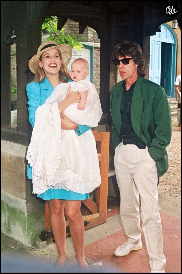 Le chanteur Mick Jagger avec son épouse Jerry et leur fille Georgia en 1996 à Moustique. ©Bestimage