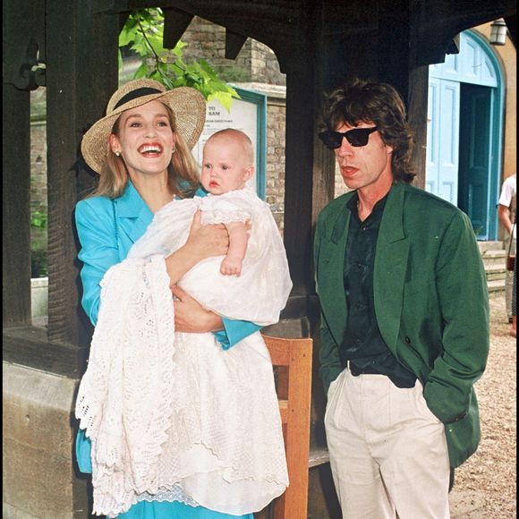 Le chanteur Mick Jagger avec son épouse Jerry et leur fille Georgia en 1996 à Moustique. ©Bestimage