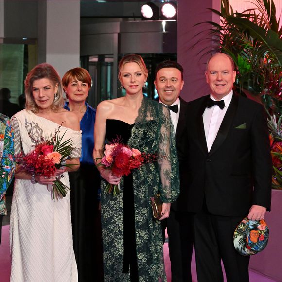 A cette occasion, c'est Christian Louboutin qui s'est occupé de la direction artistique de l'événement, dont le thème était "Sunset Bal". 
 
La princesse Caroline de Hanovre, la princesse Charlene de Monaco et le prince Albert II de Monaco durant la 69ème édition du Bal de la Rose dans la Salle des Étoiles du Sporting Monte-Carlo à Monaco, le 29 mars 2025.
© Bruno Bebert / Pool Monaco / Bestimage