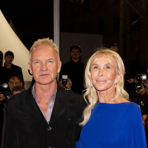 "J'ai prévenu mes six enfants qu'ils n'auront que peu d'argent, car nous le dépensons. Nous avons beaucoup d'engagements. Je ne leur léguerai pas de fonds de placements, qui seraient comme des albatros autour de leur cou."

Sting et sa femme Trudie Styler à la montée des marches du film lors du 77ᵉ Festival à Cannes. Le 21 mai 2024 © Jacovides-Moreau / Bestimage