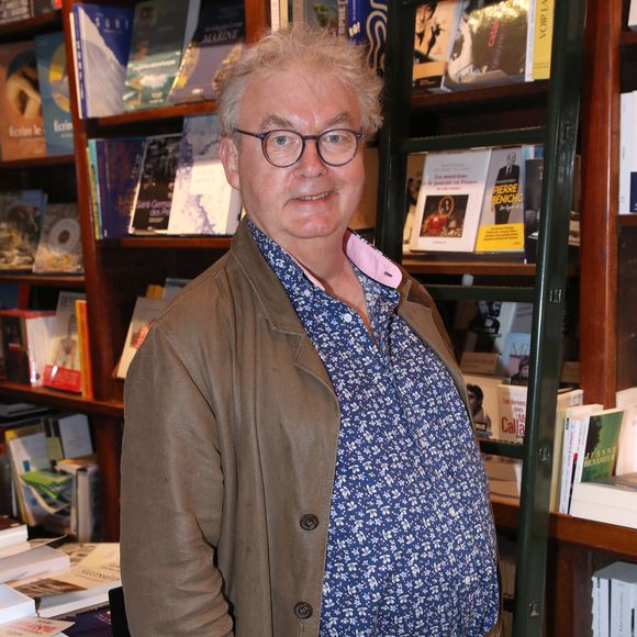 Dominique Besnehard - Guillaume Gallienne dédicace son livre "Le buveur de brume" à la Galerie Galignani à Paris, France, le 13 Mai 2025. © Bertrand Rindoff / Bestimage