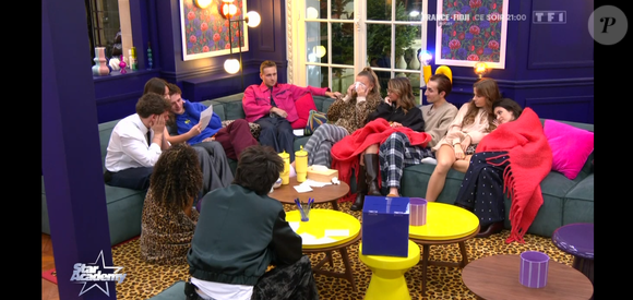 Les élèves de la Star Academy découvrent la lettre d'adieu que laissée par Ema qui a pris la décision de quitter l'aventure. Quotidienne de la "Star Academy" du 15 novembre 2025 sur TF1