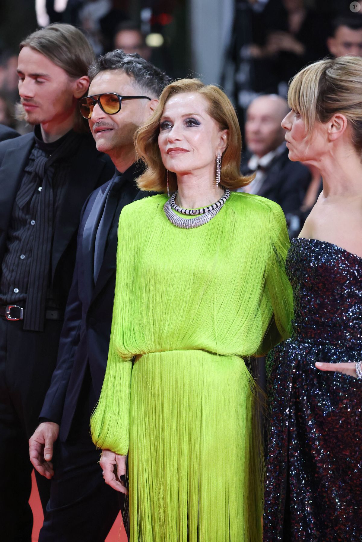 Photo : Isabelle Huppert a fait la montée des marches avec l’équipe du ...