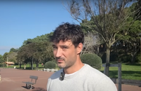 Jérémy Frérot dévoile ses anecdotes d’enfance au Bassin d’Arcachon ! - Loopsider / YouTube