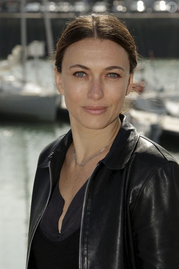 En revanche, on ne le voit jamais à l'écran 

Portrait de Natacha Lindinger de la série "Hard" lors du 10ème festival de la fiction de la Rochelle le 17 septembre 2008. © Christophe Aubert via Bestimage