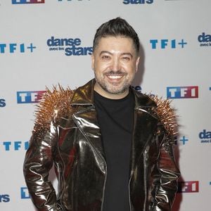 Chris Marques - Photocall de lancement de la saison 2026 de "Danse avec les stars" (DALS) au siège de TF1 à Boulogne-Billancourt le 18 décembre 2025. © Coadic Guirec/Bestimage