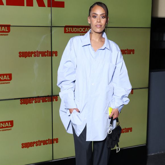 Amel Bent - Première du film "Ma Frère" à UGC Les Halles à Paris le 15 Decembre 2025. © Denis Guignebourg/Bestimage