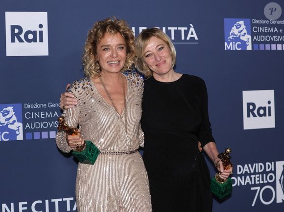 Les actrices Valeria Golino et Valeria Bruni Tedeschi étaient également là

Valeria Golino, Valeria Bruni Tedeschi - Les célébrités à la cérémonie David di Donatello Awards à Rome, le 7 mai 2025. Zuma Press / Bestimage