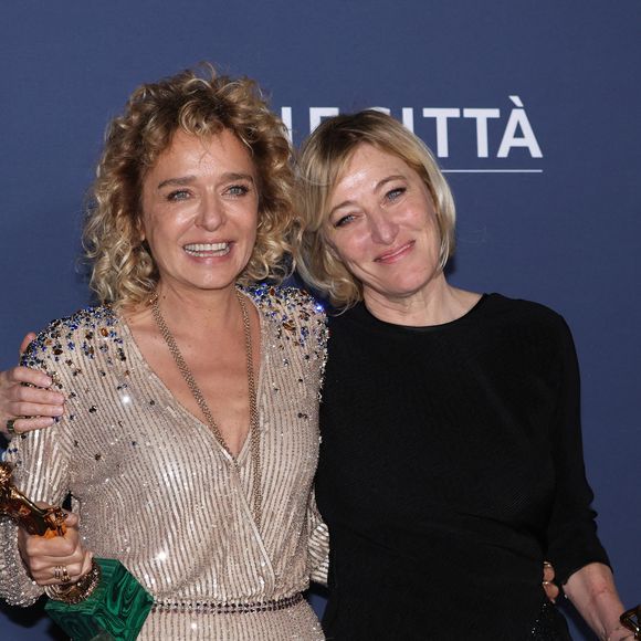 Les actrices Valeria Golino et Valeria Bruni Tedeschi étaient également là

Valeria Golino, Valeria Bruni Tedeschi - Les célébrités à la cérémonie David di Donatello Awards à Rome, le 7 mai 2025. Zuma Press / Bestimage