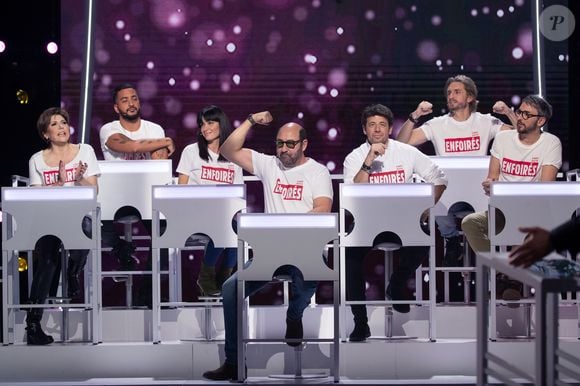 Exclusif - Liane Foly, Slimane, Jenifer Bartoli, Kad Merad, Patrick Bruel, Philippe Lacheau, Christophe Willem - Enregistrement de l'émission "Les enfoirés jouent le jeu", qui sera diffusée le 30 novembre en prime time sur TF1. Le 18 novembre 2019
© Cyril Moreau / Bestimage
A l'occasion des 30 ans de la troupe des Enfoirés et de la sortie du Coffret " Les 30 ans des Enfoirés 1989-2019 " au profit des Restos du Cœur, des Enfoirés et des surprises se retrouvent autour de N.Aliagas pour une grande soirée de jeux.
Des jeux en cascades, des questions en rafales, des karaokés, des blind tests, des mimes…    
Et une grande finale pour déterminer, de tous les Enfoirés présents, qui sera le grand vainqueur de la soirée.