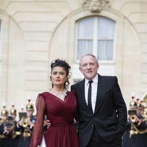 L'actrice américano-mexicaine Salma Hayek (G) et son mari, l'homme d'affaires français François-Henri Pinault, arrivent pour assister à un dîner d'État officiel dans le cadre de la visite d'État de deux jours du président chinois en France, au palais de l'Élysée à Paris, le 6 mai 2024.Photo by Eliot Blondet/ABACAPRESS.COM
