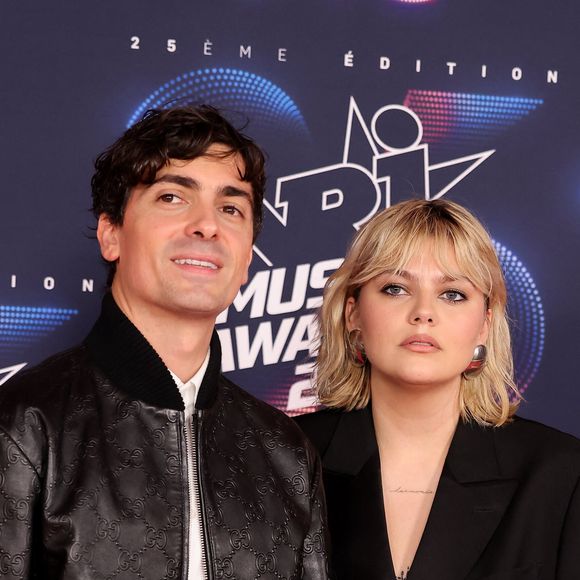 À seulement 6 ans, Esmée semble déjà avoir hérité de la fibre artistique de ses parents, Louane et Florian Rossi.

Louane et Florian Rossi lors des NRJ Music Awards.

© DOMINIQUE JACOVIDES / BESTIMAGE