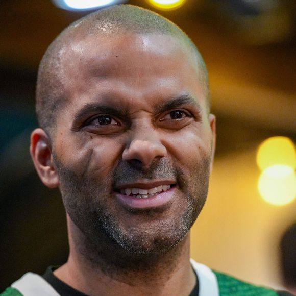 Un hommage vibrant.

Tony Parker avant le match Lyon-Villeurbanne vs Zalgiris Kaunas, Turkish Airlines Euroleague à l’Astroballe de Villeurbanne, le 27/03/2025. © Sandrine Thesillat / PsNewz / Bestimage