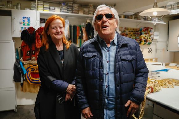 Aujourd'hui bien plus prudent avec son argent, il profite d'une retraite confortable tout en refusant de quitter son public.

Exclusif - Gilbert Montagné et sa femme Nikole - Gilbert Montagné assite à une représentation spéciale du spectacle "Le Roi Lion" audiodécrite à destination des malvoyants au théâtre Mogador à Paris, France, le 07 juin 2025. © Christophe Clovis / Bestimage