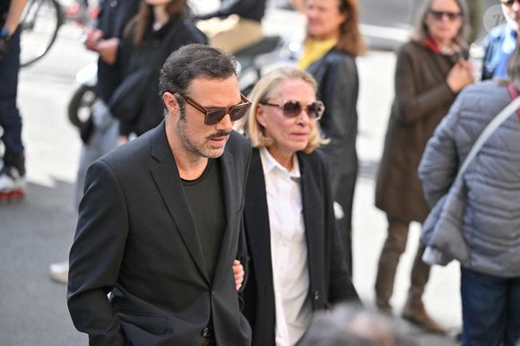 Nicolas Bedos avait également fait le déplacement pour faire ses adieux à l'icône du cinéma mondial. 

Nicolas Bedos à la cérémonie d'enterrement de l'actrice italo-française Claudia Cardinale à l'église Saint-Roch à Paris, France, le 30 septembre 2025. Claudia Cardinale, décédée le 23 septembre à l'âge de 87 ans, a eu une carrière longue de six décennies, et a été dirigée par de grands noms tels que Federico Fellini et Luchino Visconti. Photo par Julien Reynaud/APS-Medias/ABACAPRESS.COM