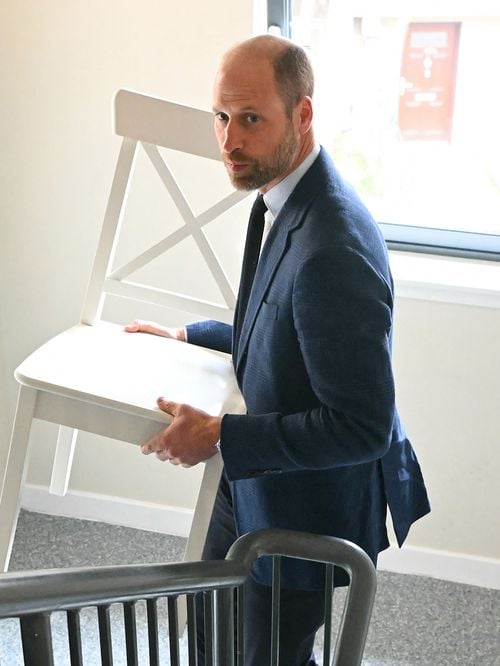 William comme on ne l'a jamais vu : le prince de Galles joue les déménageurs, une scène inédite qui fait sourire