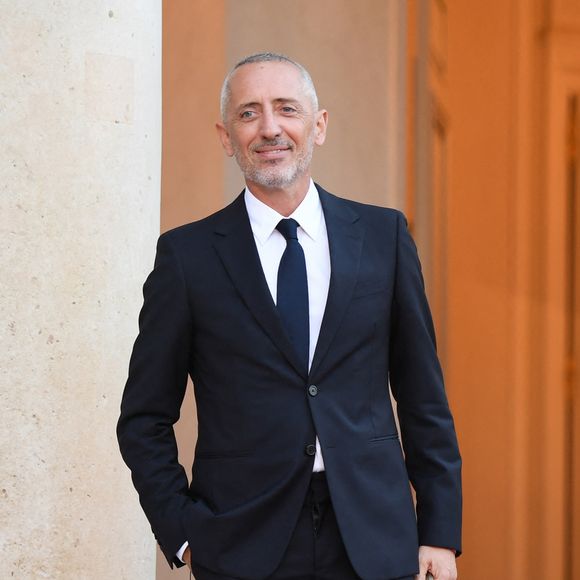 Gad Elmaleh arrive au palais de l'Élysée pour un dîner offert aux chefs d’état et de gouvernement par le président de la république dans le cadre du XIXe Sommet de la Francophonie à Paris, le 4 octobre 2024. © Lionel Urman / Panoramic / Bestimage