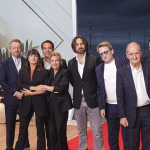 Exclusif - Bertrand Chameroy, Michel Denisot, Juliette Armanet, Patrick Cohen, Anne-Elisabeth Lemoine, Dimitri Rassam, Benoît Magimel, Pierre Lescure, Jarry lors du 76ème Festival International du Film de Cannes, France, le 19 mai 2023. © Jack Tribeca/Bestimage