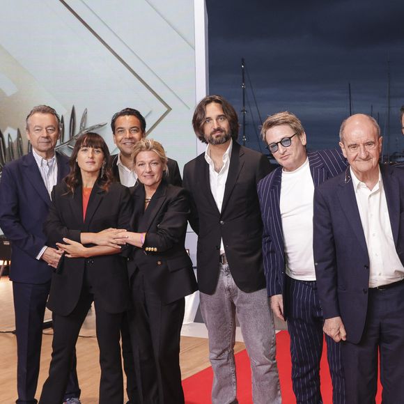 Exclusif - Bertrand Chameroy, Michel Denisot, Juliette Armanet, Patrick Cohen, Anne-Elisabeth Lemoine, Dimitri Rassam, Benoît Magimel, Pierre Lescure, Jarry lors du 76ème Festival International du Film de Cannes, France, le 19 mai 2023. © Jack Tribeca/Bestimage