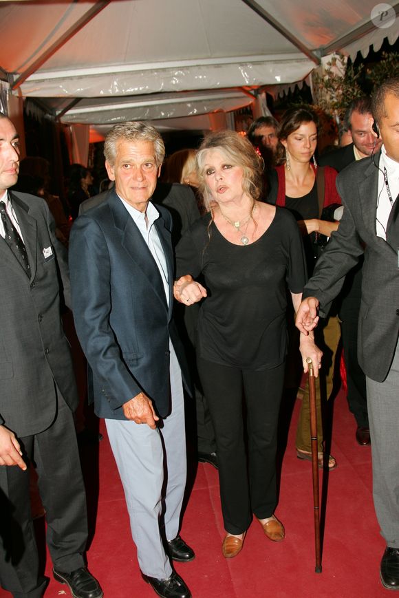 Brigitte Bardot et son mari Bernard d'Ormale lors de la 6ème édition du Festival de la fiction TV à Saint-Tropez, le 18 septembre 2004. © Frédéric Piau/Bestimage
