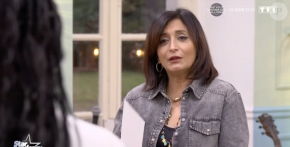 Leur professeure s'en est agacée et les a mis dehors.

Extrait de la quotidienne de la "Star Academy"