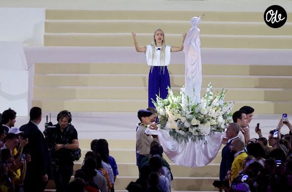 Monroe, révélation de la saison 11 de "Prodiges", a également participé à cette soirée exceptionnelle.

Monroe - Le pape Léon XIV au Stade de France, à Saint-Denis, en périphérie de Paris, le 25 septembre 2026, pour présider une veillée de prière avec des jeunes de 17 à 35 ans, dans le cadre de sa visite de quatre jours en France.
© Jacovides-Moreau/Bestimage