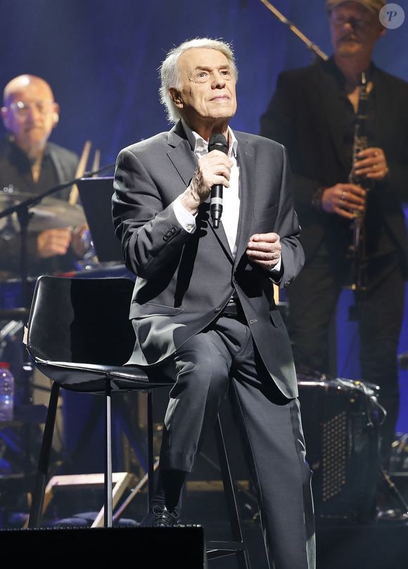 Exclusif - Salvatore Adamo en concert au Grand Rex à Paris. Le chanteur est de retour sur scène après l'annulation de plusieurs dates, suite à des problèmes de santé. Le 5 juin 2024
© Marc Ausset-Lacroix / Bestimage