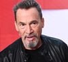 Le chanteur confie avec humour : "Elle m’a fait virer les boucles d’oreilles ! Moi j’aimais bien mes boucles d’oreilles avant." 

Exclusif - Florent Pagny - Enregistrement de l'émission Vivement dimanche au studio Gabriel à Paris, le 10 novembre 2023, présentée par M.Drucker et diffusée le 26 novembre 2023 sur France 3.
© Guillaume Gaffiot / Bestimage