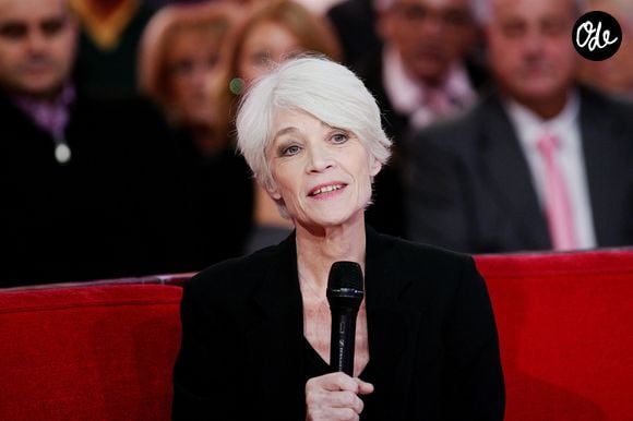 Il y a passé un mois après la mort de sa mère, Françoise Hardy

Francoise Hardy - Enregistrement de l'émission "Vivement Dimanche" le 30 octobre 2012 ©JLPPA / Bestimage