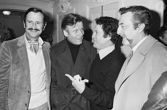 Archives - Robert Hirsch fête ses 30 ans entouré de Georges Descrières et Jean Piat. 

Photo : Bertrand Rindoff-Petroff / Bestimage